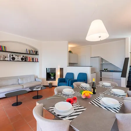 Wonderful With Sea View Terrace In Mulinetti *